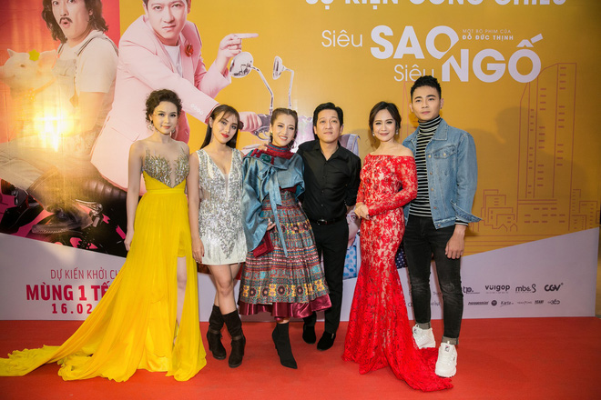 Trường Giang xuất hiện mệt mỏi, giữ khoảng cách với hot girl Sam Trường Giang xuất hiện mệt mỏi, giữ khoảng cách với hot girl Sam